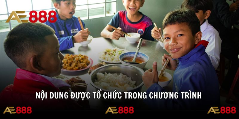 Tình nguyện viên tận tâm chuẩn bị từng suất cơm dinh dưỡng